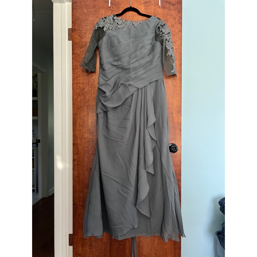 NEW Lace Applique Chiffon Gown Women Size 12 Grey Formal Evening Dress